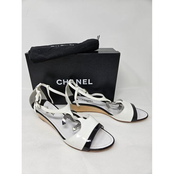 Chanel White Patent Leather Interlocking CC Sandals 41 EU - Picture 5 of 10